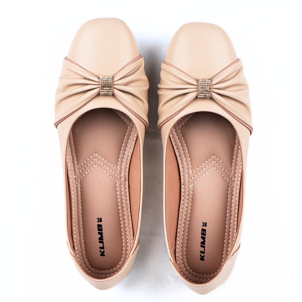Ethel Pumpy Flat Shoe- Cream